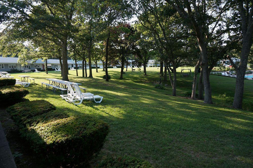 Capewind Waterfront Resort Falmouth Exterior photo