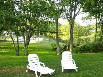 Capewind Waterfront Resort Falmouth Exterior photo